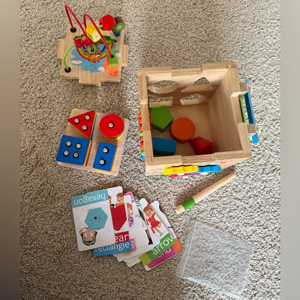 BABYYER Wooden Activity Cube - Picture 5 of 8
